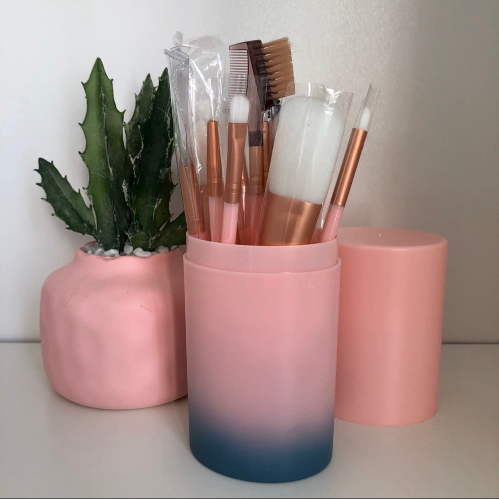NWOT - Ombre Makeup Brush Set